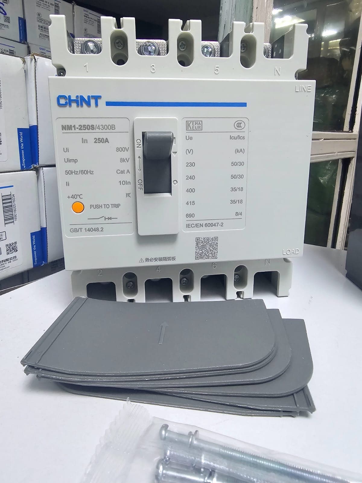 CHINT MCCB WHITE SIZE 4P 250A