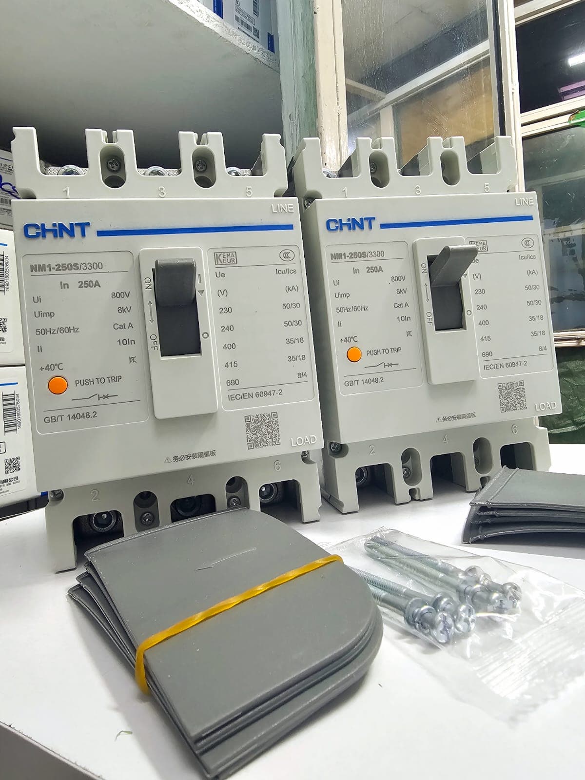 CHINT MCCB WHITE SIZE 3P 250A