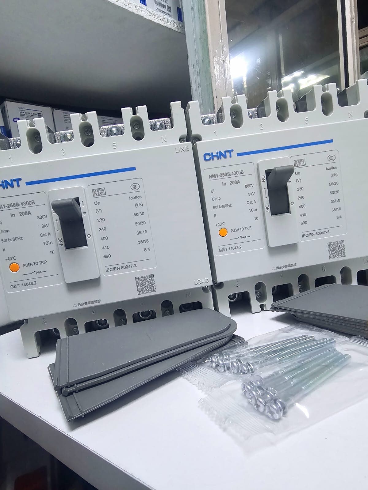 CHINT MCCB WHITE SIZE 4P 63A